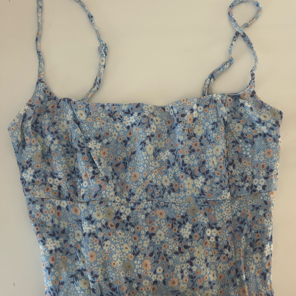 Wilfred (Aritzia) Blue and Cream Textured Floral Top